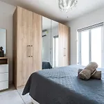 Poseidon Court Penthouse Superior شقة خليج سانت بول