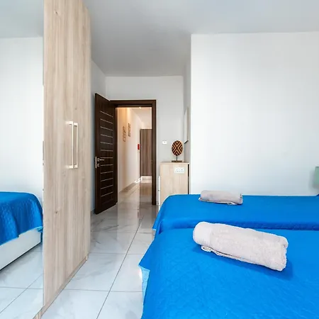 Poseidon Court Penthouse Superior *