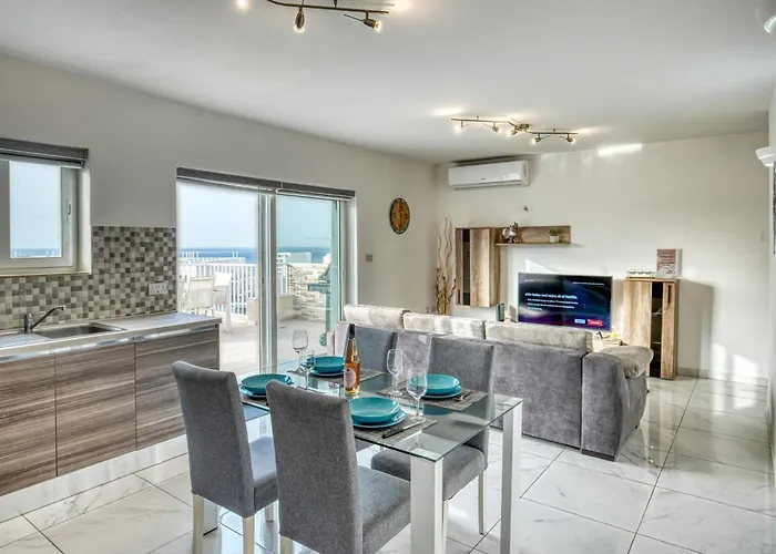 Poseidon Court Penthouse Superior Apartamento St Paul's Bay