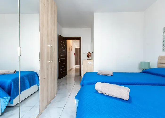 Poseidon Court Penthouse Superior *