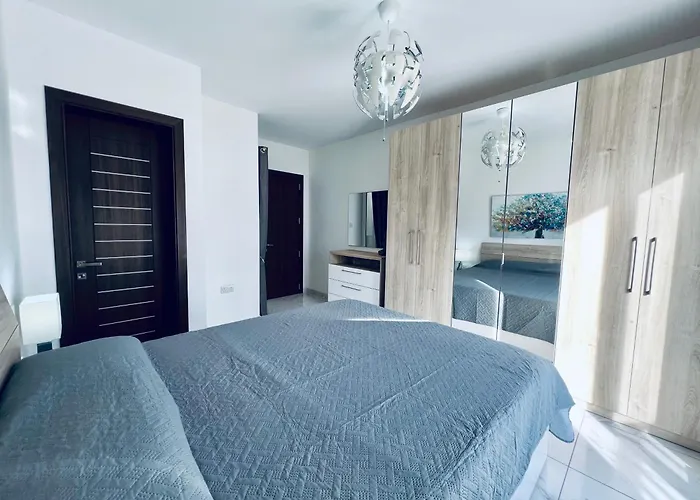 Poseidon Court Penthouse Superior * St Paul's Bay